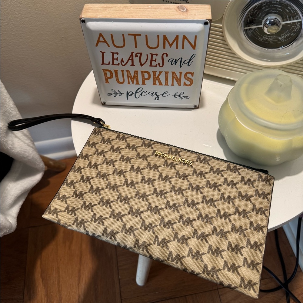 Michael Kors Green and Tan Wristlet